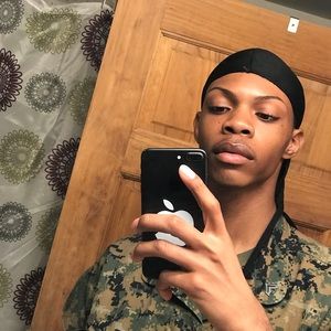 Meet your Posher, Devonte